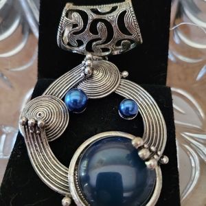 BG JEWELRY SCARF HOLDER, NAVY AND SILVER